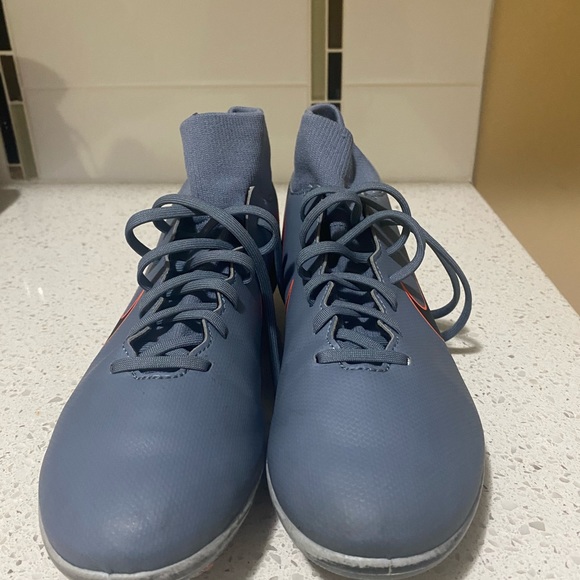 Boys Nike Cleats - Picture 3 of 5